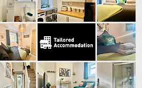 Cozy & Spacious 3-Bedroom Home By Tailored Accommodation