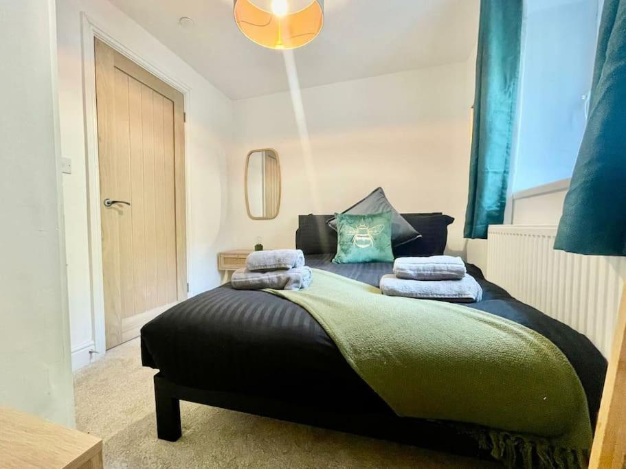 Cozy & Spacious 3-Bedroom Home By Tailored Accommodation Swansea Exterior photo